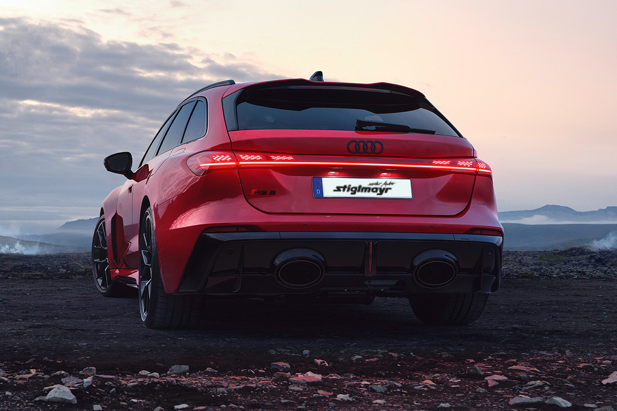 Heckansicht des neuen Audi RS5 in rot