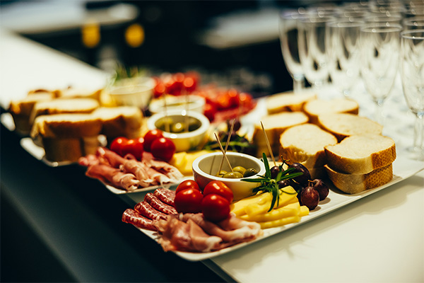 Genussplatte welche käuflich erwerbbar war und Gläser