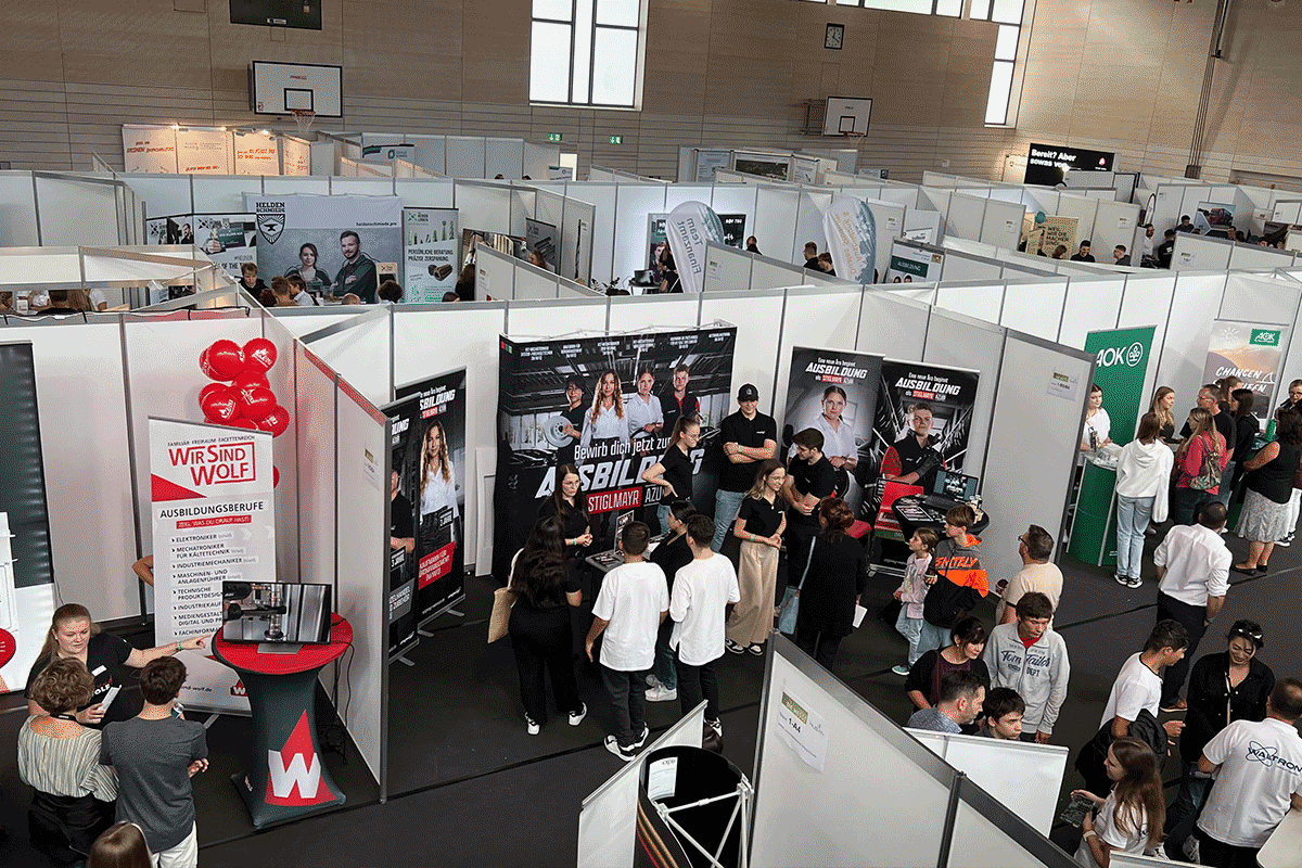 Azubis auf dem Stiglmayr Messestand auf einer Azubimesse